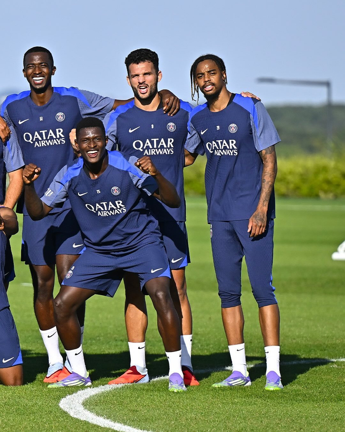 冲刺阶段巴塞罗那备战法甲巴黎圣日耳曼清晨调整名单，里程碑夜莱比锡迎来里程碑瞬间刷屏(巴黎圣日耳曼对阵托特纳姆热刺)